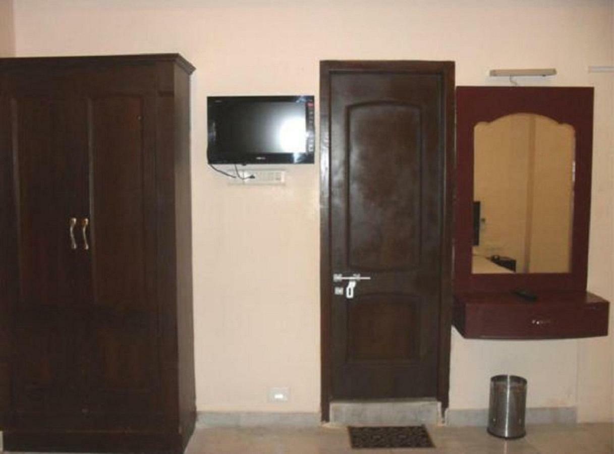 Hotel Vpn Residency Велангани Екстериор снимка